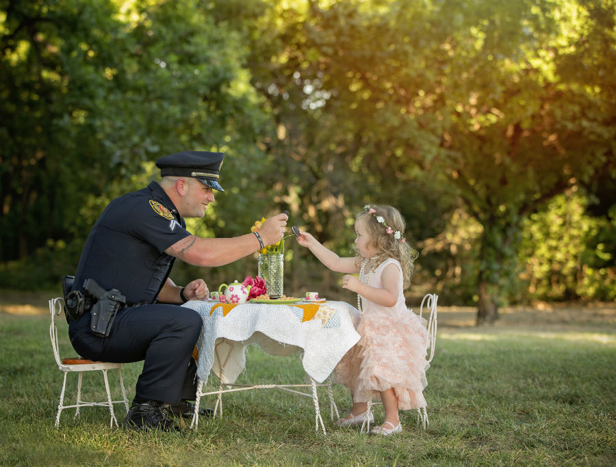 tea-party-for-the-policeman-who-saved-her-life-04