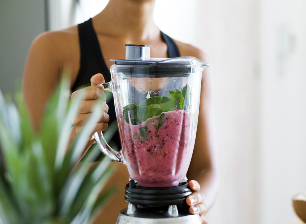 Blending smoothie