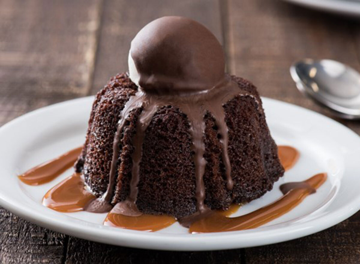 Mini molten chocolate cake