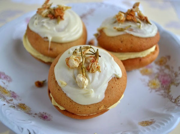 JASMINE AND WHITE CHOCOLATE WHOOPIE PIES