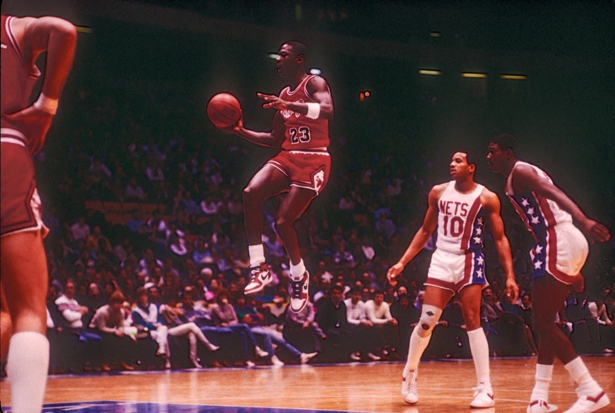 F0TAHJ Michael Jordan competing for the NBA Chicago Bulls