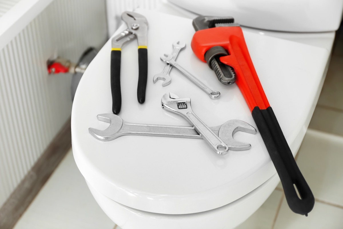 Tools to fix toilet 