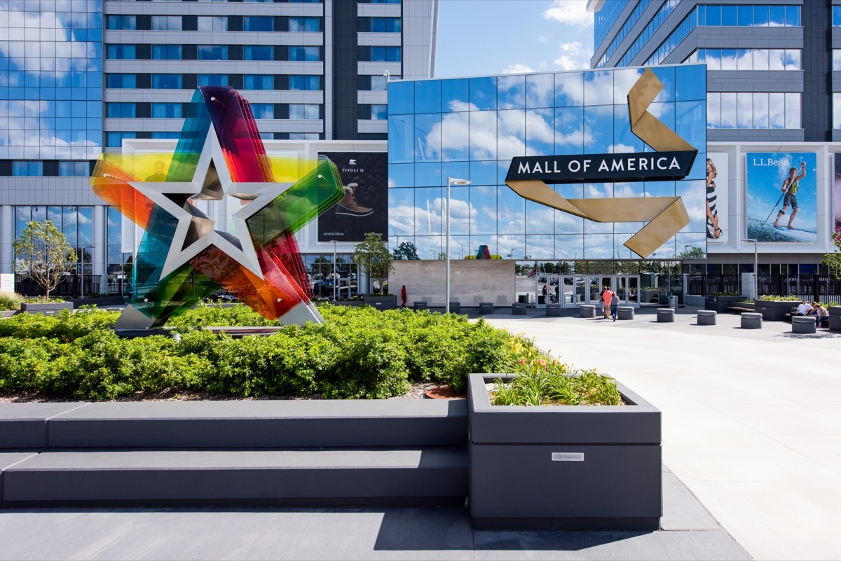 entrance of mall of america in minneapolis