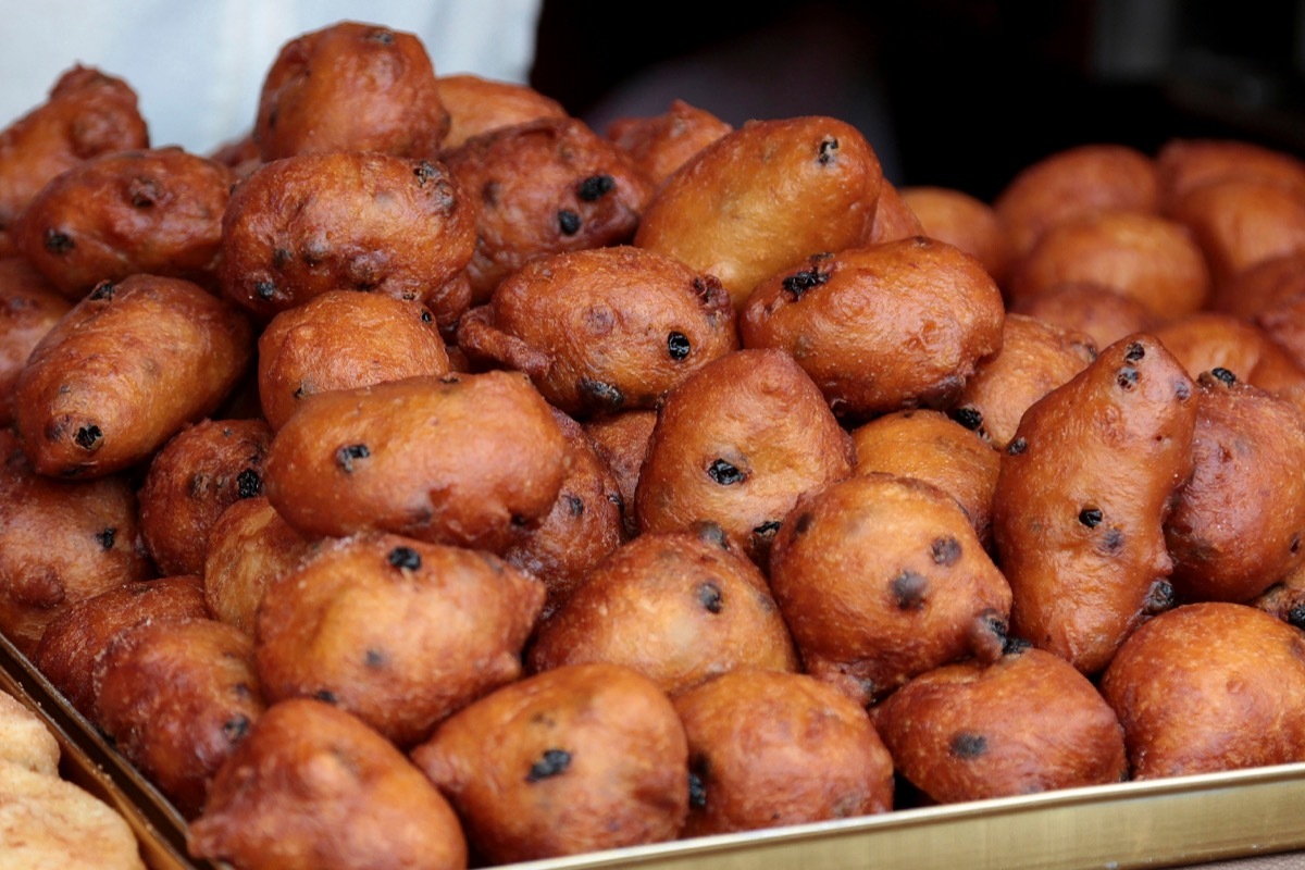 Platter of oliebollen