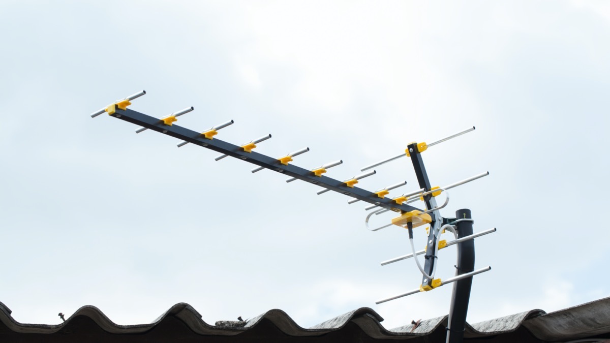 digital tv antenna on roof