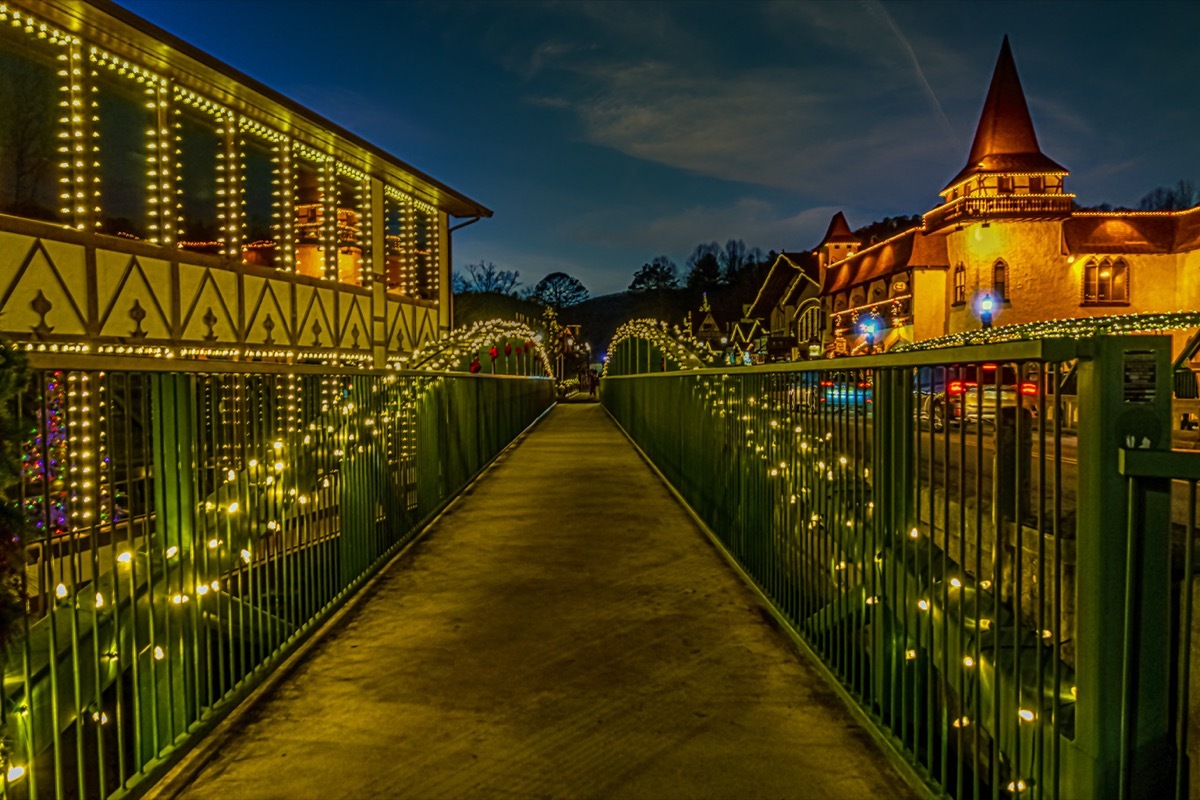 helen, georgia holiday lights