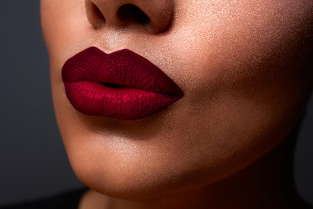 best-ways-to-wear-dark-lipstick-01