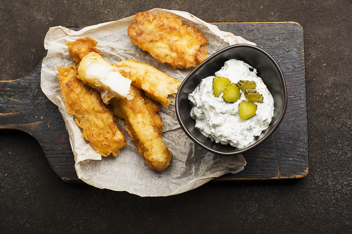 Tartar sauce and fried fish