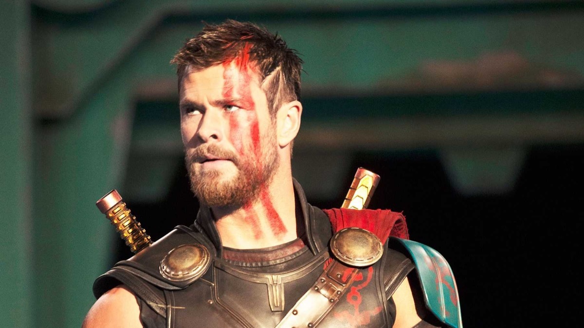 chris hemsworth in thor ragnarok