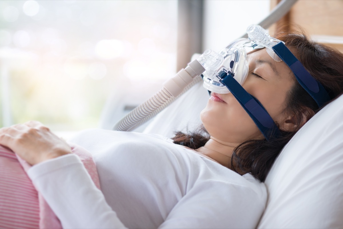 woman using cpap machine