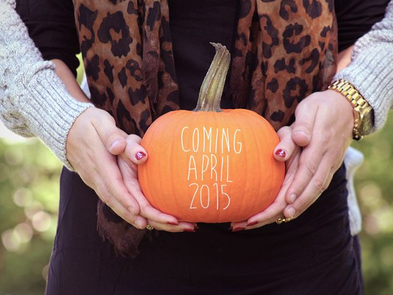 Fun And Creative Pregnancy Photo Ideas 19