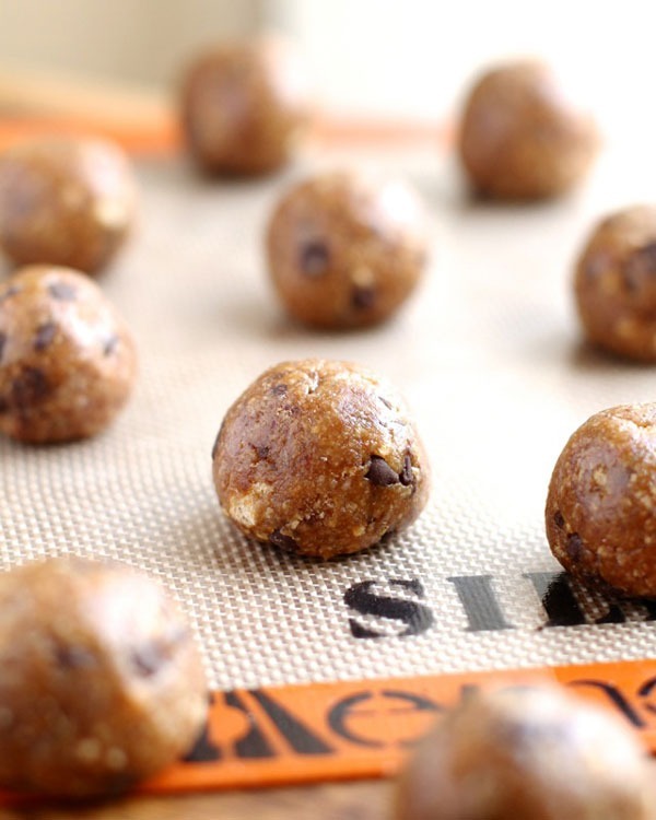 Resistant starch recipes Chocolate Chip Oatmeal Date Balls