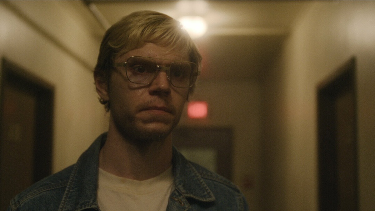 Evan Peters in Monster: The Jeffrey Dahmer Story