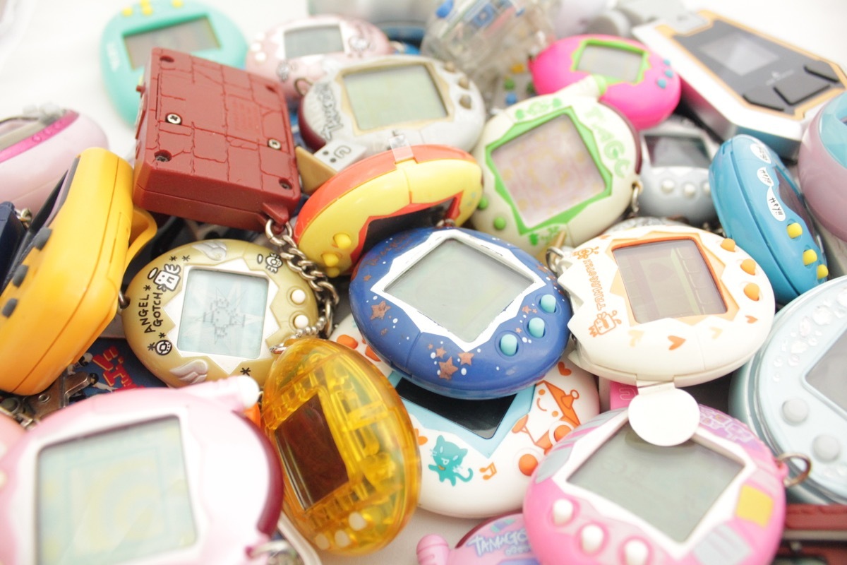 tamagotchi digital pets, things only 90s kids remember