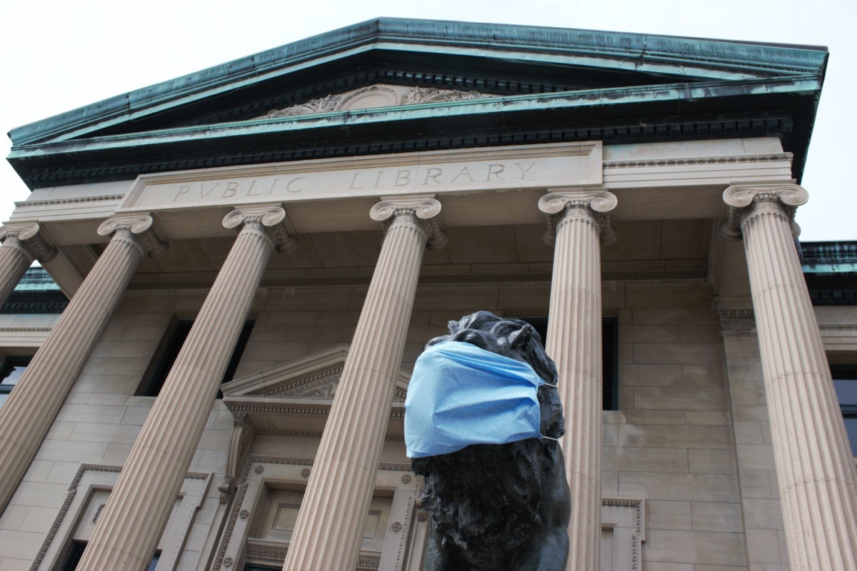 The Oshkosh Public Library's infamous lions wear face masks as a way to remind its visitors to do so during the COVID-19 pandemic