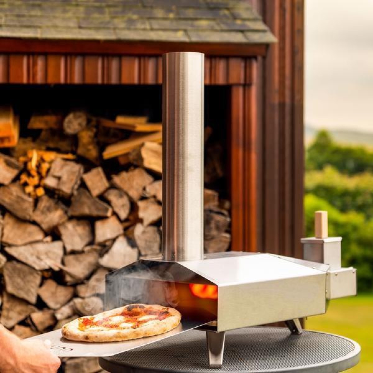 outdoor wood-fired pizza oven