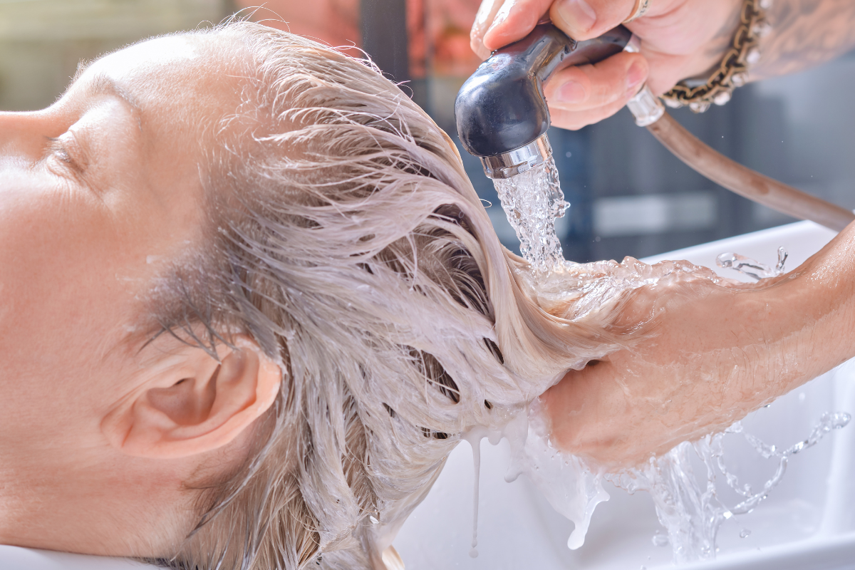 gray hair hair wash at salon