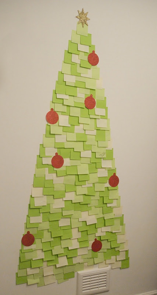 Post-It Note Christmas Tree {Christmas Tree Alternatives}