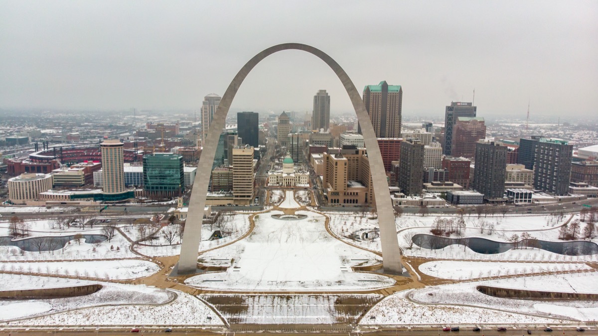 Saint Louis Missouri arch covered in snow in the winter