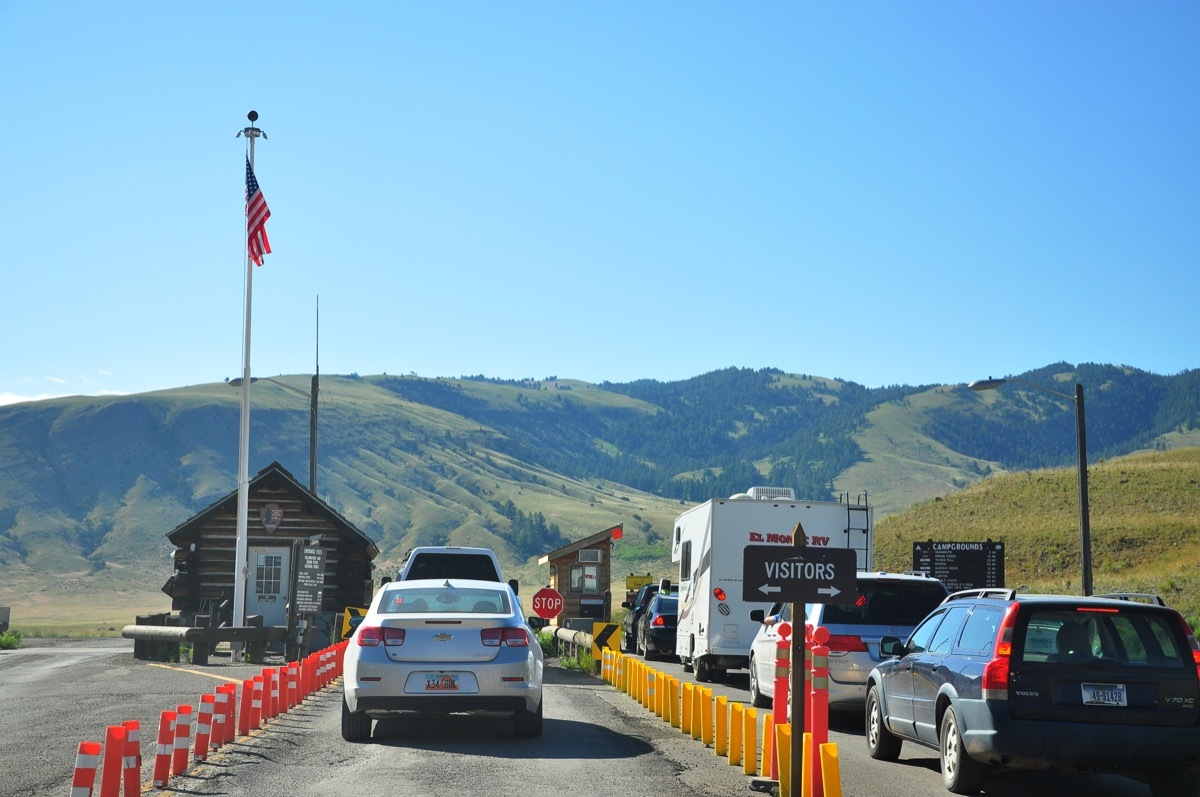 entrance to yellowstone national park