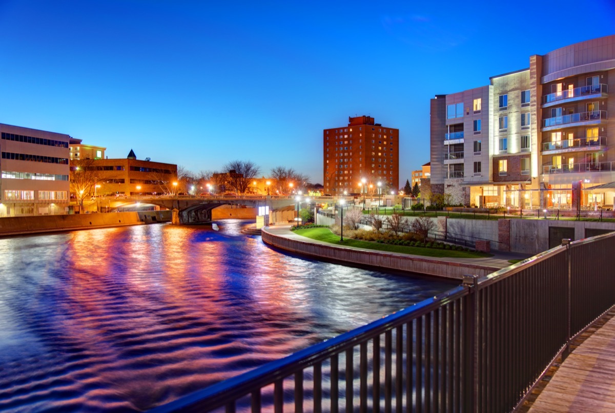 cityscape photo of down Sioux Falls, South Dakota at night