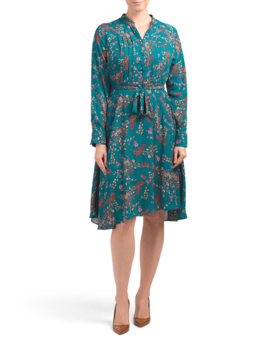 woman wearing long sleeved green dress, fall dresses