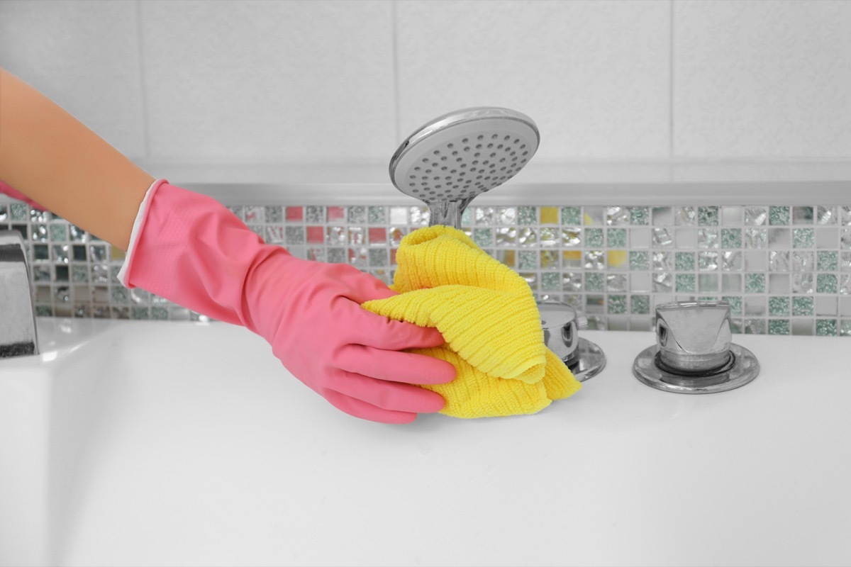 Drying shower head with cloth